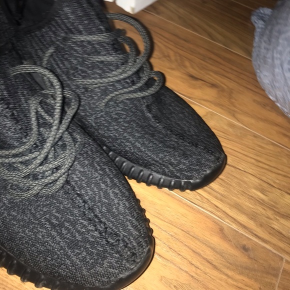 Yeezy 350 - Picture 2 of 4